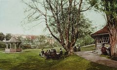 Alexandra-Park-Cafe-and-Bandstand-1916